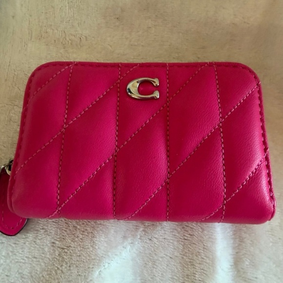 Coach Essential Small Zip Around Card Case with Pillow Quilting Dragonfruit Pink - Picture 2 of 12